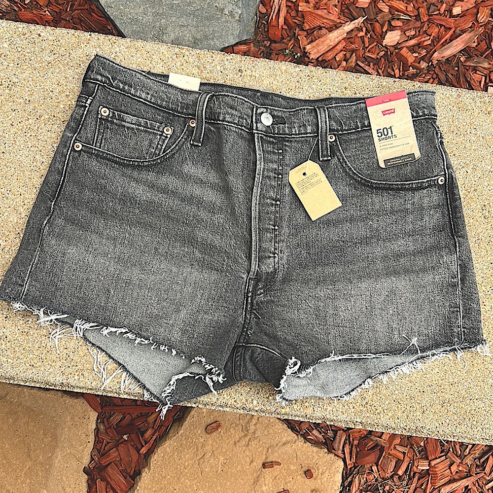 Levi’s Size 33 dark faded high rise denim jean shorts NWt!